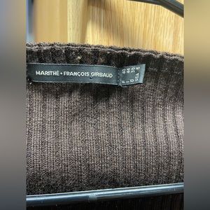 Ribbed shirt fits like a S or XS. The size is French sizing so it runs smaller.